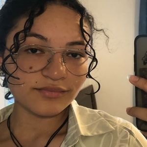 Meet your Posher, Dana